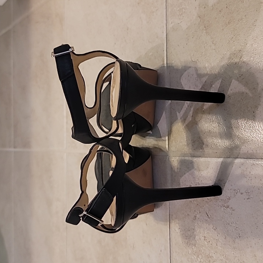 Heels - Picture 3 of 3